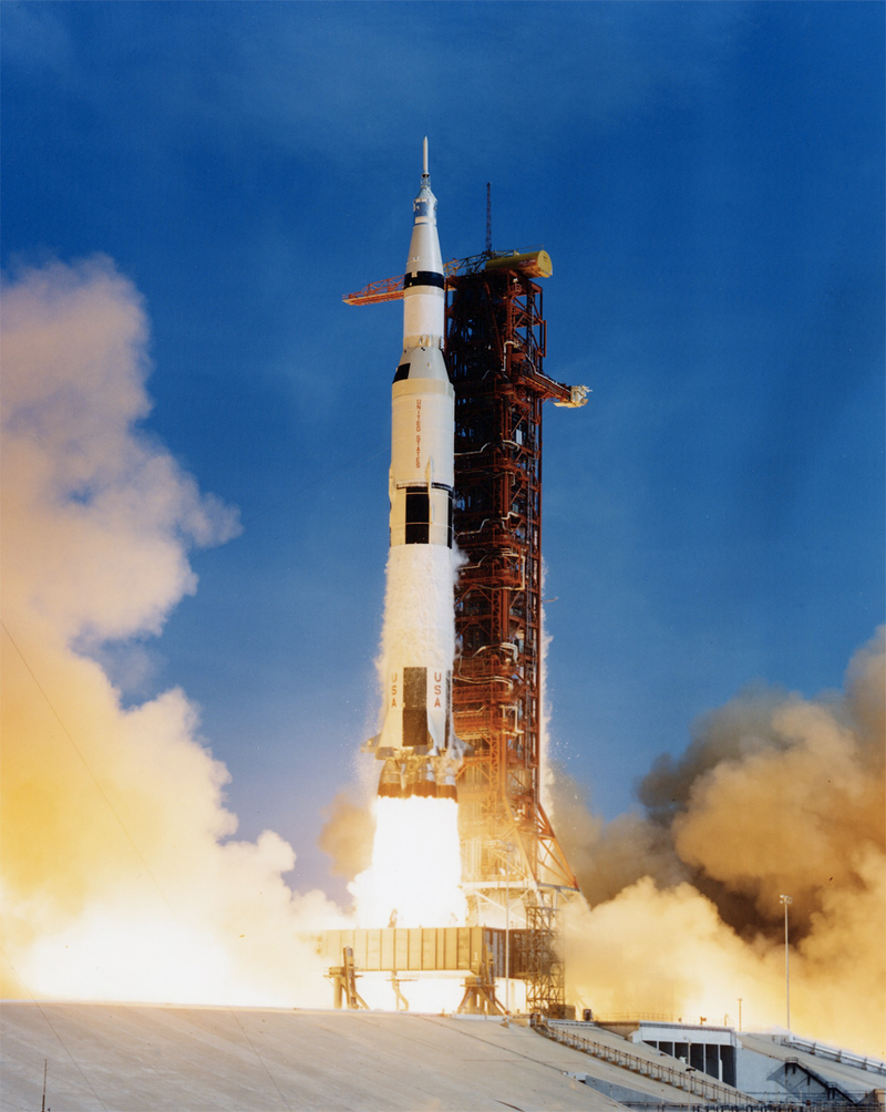 Illustration for article titled Amazing photos from NASA's vaults show how they assembled Apollo 11